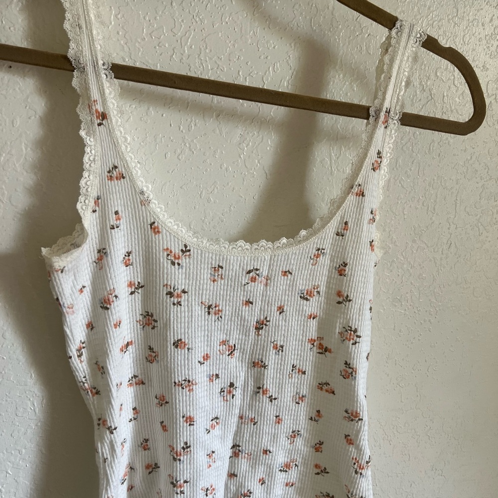 Billabong White Ribbed Floral Tank with Lace Trim